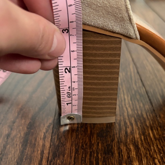 Elegant Beige Heeled Sandals - Picture 7 of 7